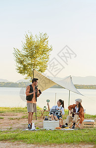 互动区年轻人节日户外野餐露营背景