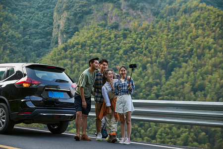 毕业旅游手机海报青年人自驾旅行自拍背景