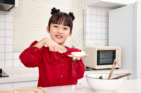 传统节气文化女孩厨房展示水饺背景