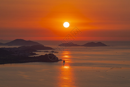 海平面太阳太阳从海平面上升起背景