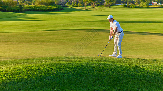 环保运动打高尔夫球的男性背景