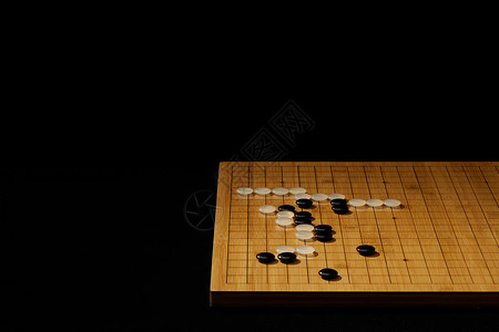 黑白国际象棋围棋盘上的黑白棋子背景