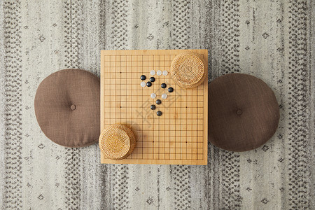 围棋盘上的黑白棋子背景图片