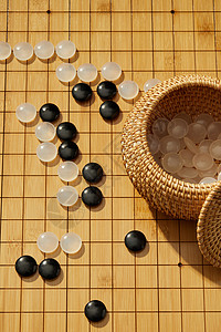 围棋盘上的黑白棋子背景图片