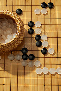 围棋盘上的黑白棋子高清图片