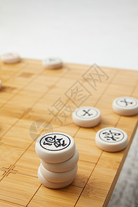 散落的象棋图片