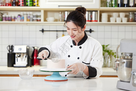 做烘焙女性烘焙师制作蛋糕背景