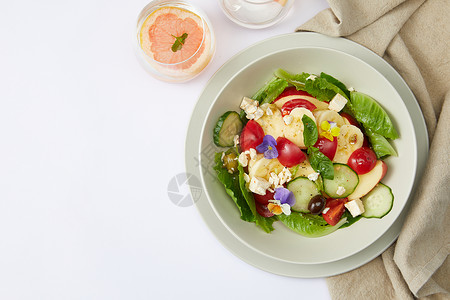 希腊沙拉享受生菜叶高清图片