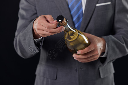 商务男性打开香槟动作特写背景