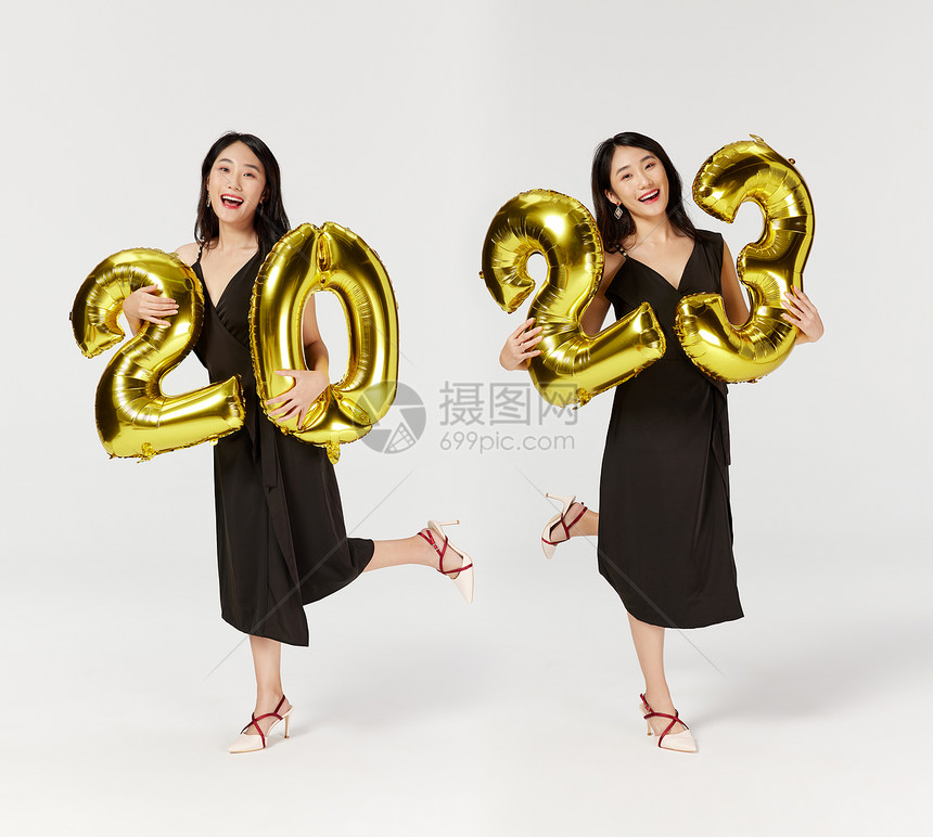 美女欢乐迎接新年2023图片