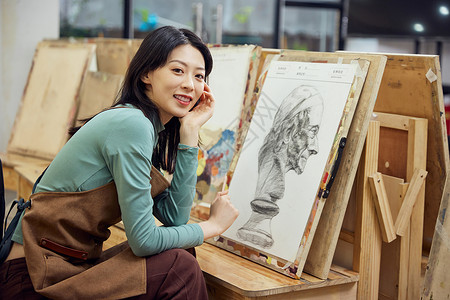 教师节手绘老师在画室画石膏像的女学生背景