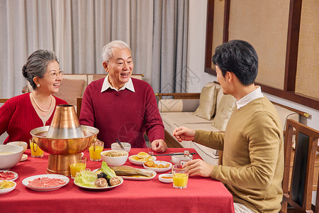 一家人春节吃年夜饭背景图片