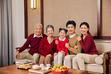 春节一家人团聚背景图片