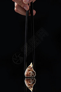 香菇猪肉馅的风味水饺高清图片