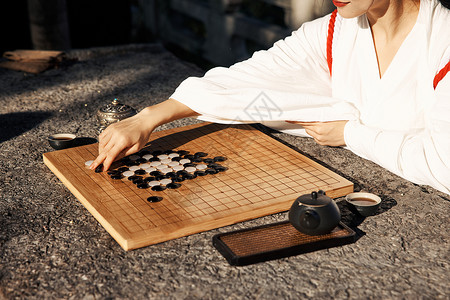 复古围棋素材古风气质美女户外下棋特写背景