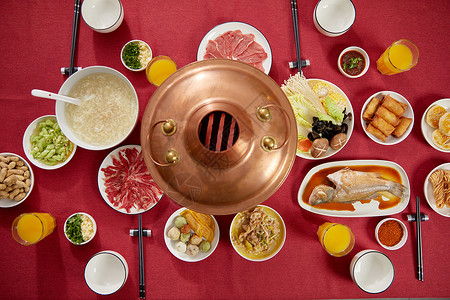 火锅美食宴红色桌布上的年夜饭美食俯视背景