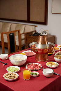 中式家庭年夜饭火锅铜锅涮肉背景图片