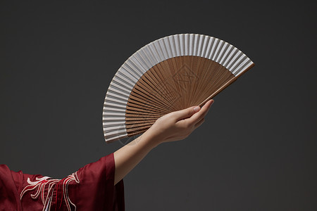实用中国风背景素材女生的手拿着折扇背景