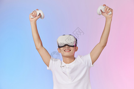 年轻男性开心体验vr虚拟现实技术图片