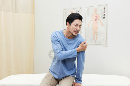 男性患者肩膀疼痛背景图片