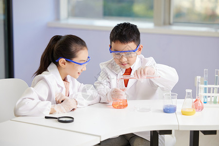 体验女孩小朋友课外补习化学体验做实验背景