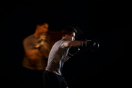 拳击手打拳的男性运动轨迹高清图片