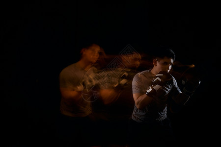 拳击手打拳的男性运动轨迹图片
