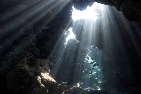 水下洞穴景色图片
