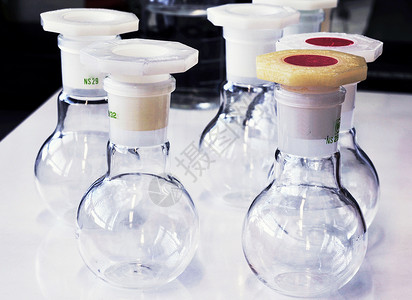 实验室中的水瓶图片