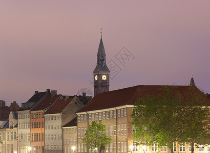 哥本哈根夜晚的钟塔图片