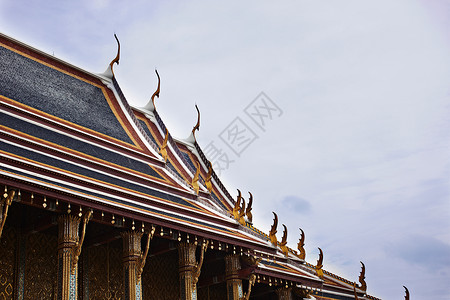 圣庙屋顶的装饰背景