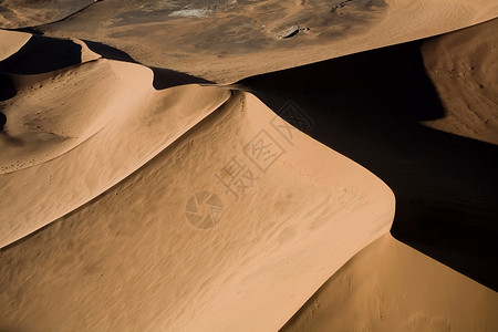 沙漠景观中的沙丘高清图片