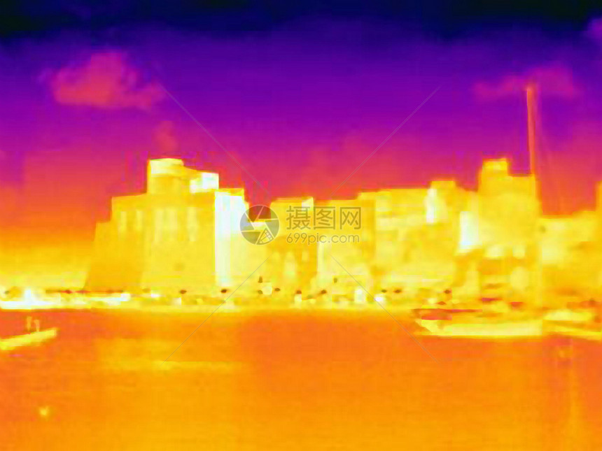 城市天际线的热成像图片