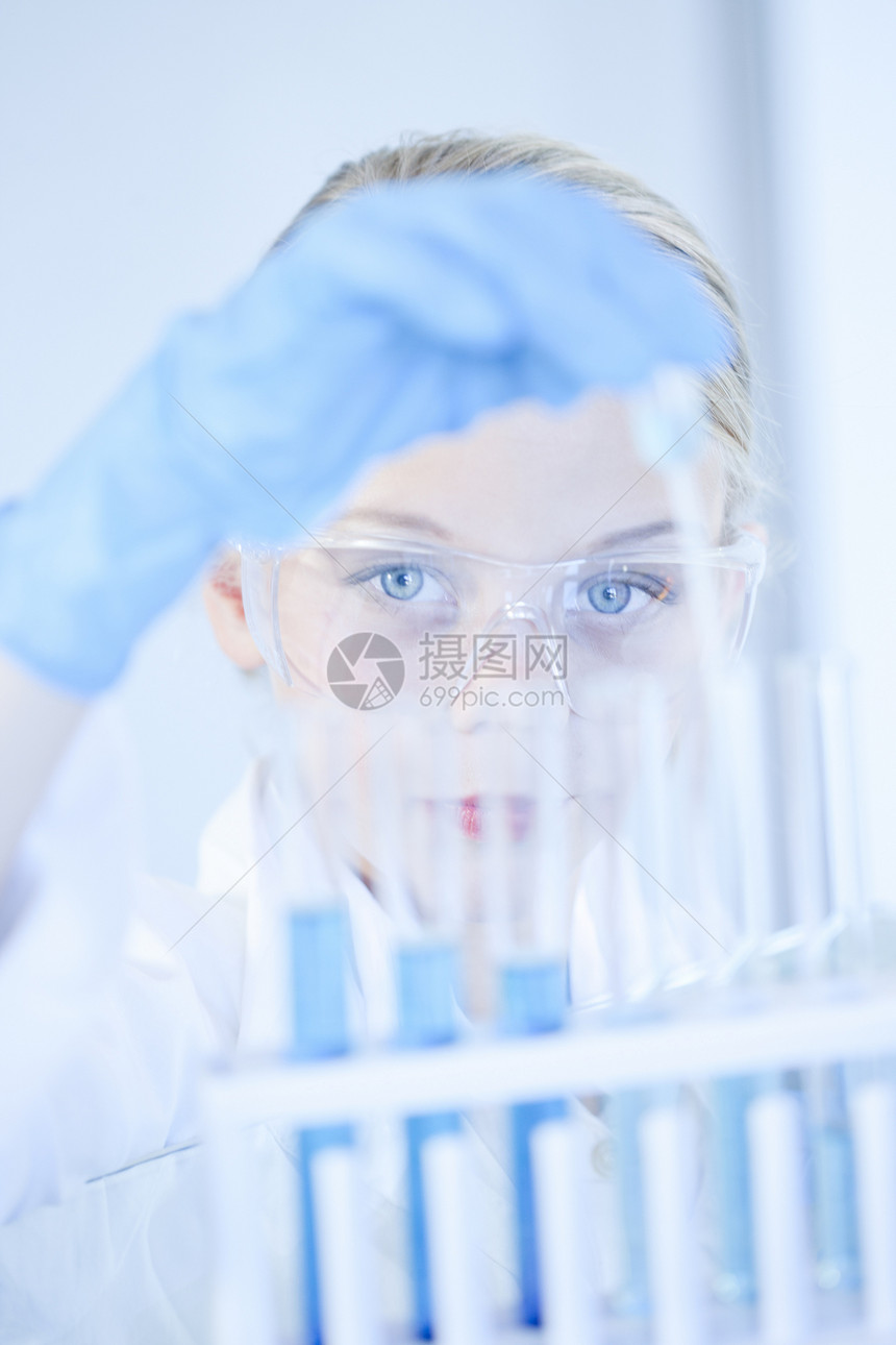 在实验室里扮演女科学家图片