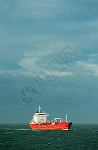 在鹿特丹港航行的船舶图片