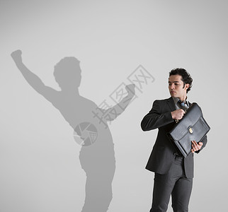 在背景舞蹈中有影子的男人图片