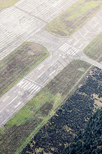 德国勃兰登堡机场跑道空中视图图片