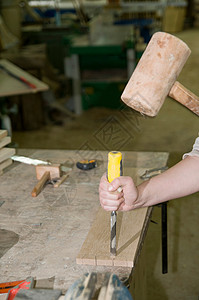 工作场所的女木工图片