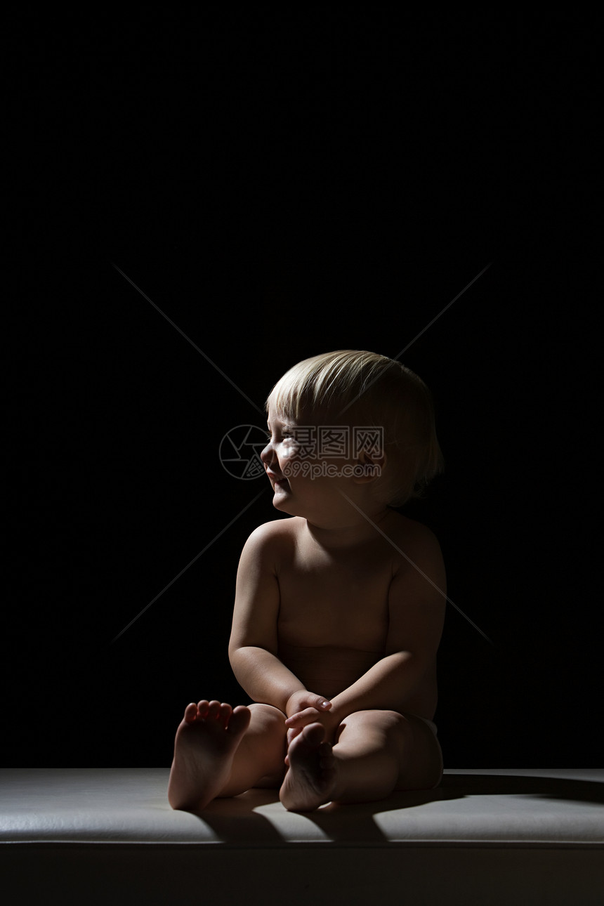 男婴的肖像图片