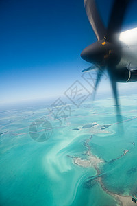 飞越佛罗里达的飞机图片