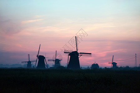 日落时的风车图片