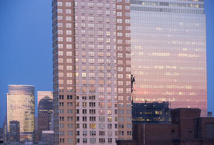 美国纽约市摩天大楼夜光照亮图片