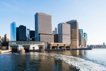美国赫德森河和纽约市天际线背景图片