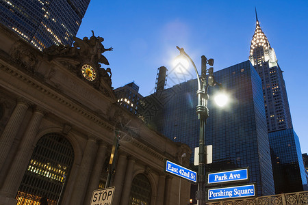美国纽约市黄昏大中央车站和克莱斯勒大楼图片