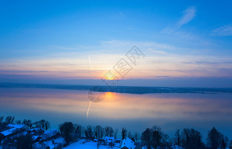 德国巴伐利亚斯塔伦贝格湖冬季景色图片