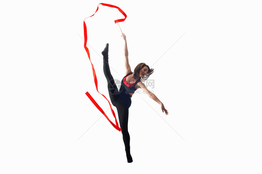 在空中拿着飘带的舞者白色背景图片