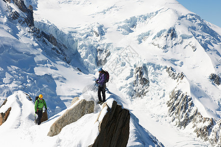 法国查莫尼克斯两名登山者图片