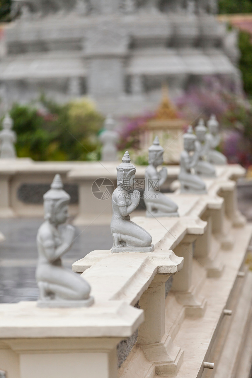 柬埔寨金边皇宫的Apsara雕像图片