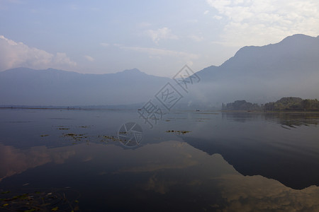 美丽的湖景图片