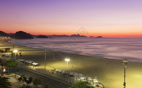 巴西里约热内卢日出时科帕卡巴纳海滩景象图片